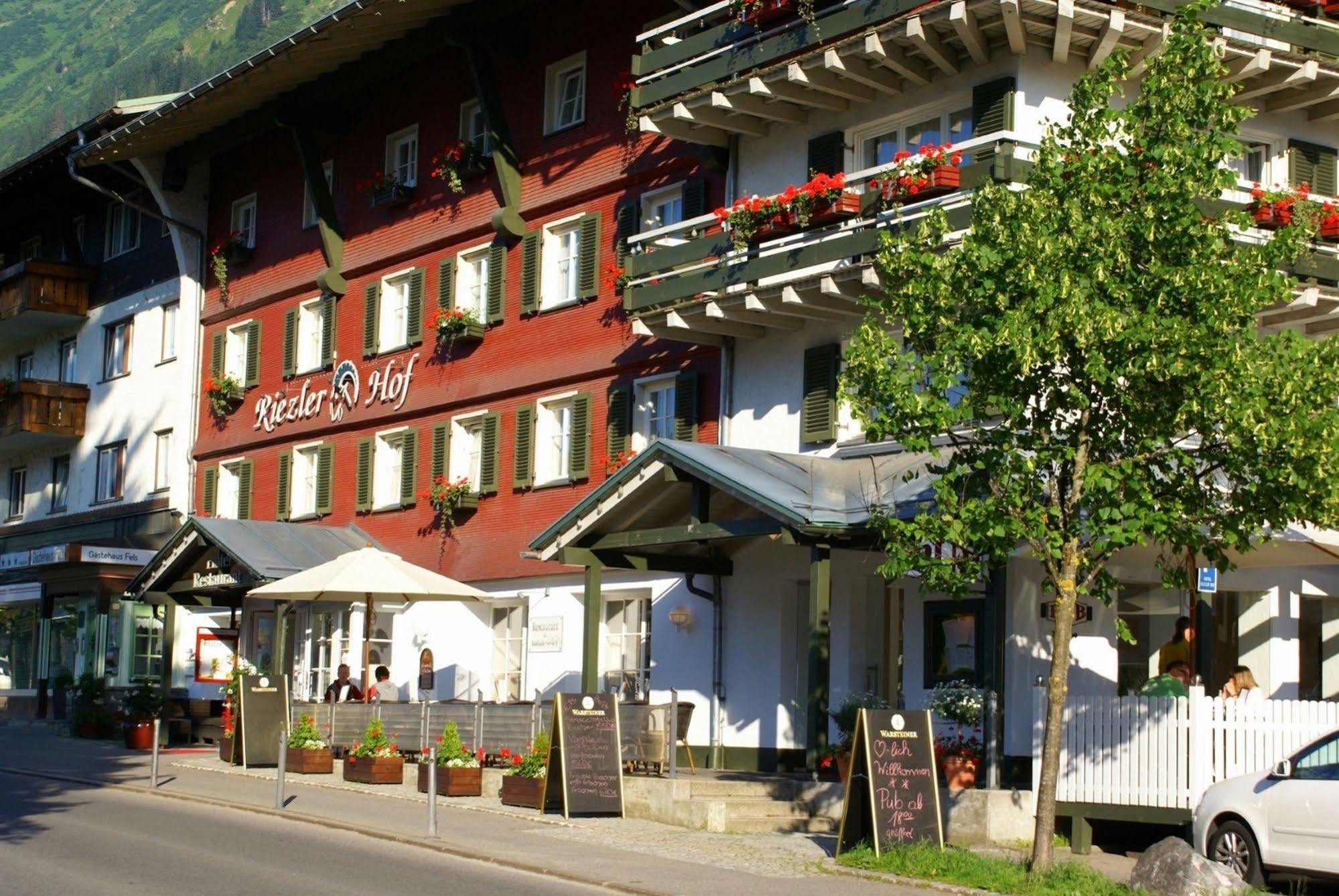 Hotel Riezler Hof Riezlern Esterno foto